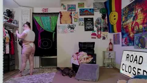 Snapshot of smokihippi chatting on 11.07.25 Big Dawg online show from 11.07.25