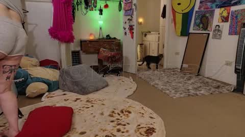 Snapshot of smokihippi chatting on 12.04.25 Big Dawg online show from 12.04.25