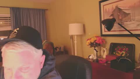 Snapshot of smokymountanman chatting on 12.05.25 smokymountanman online show from 12.05.25