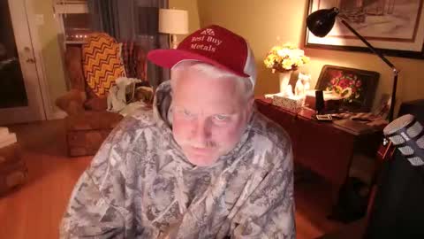 Snapshot of smokymountanman chatting on 12.17.25 smokymountanman online show from 12.17.25