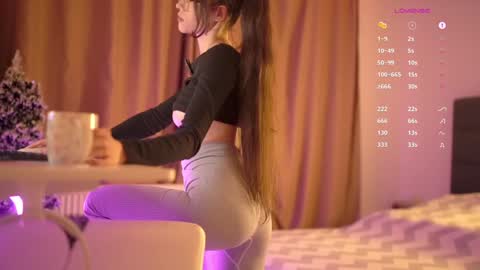 Snapshot of smolsonja chatting on 01.11.25 Sonja online show from 01.11.25