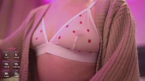 Snapshot of smolsonja chatting on 02.08.25 Sonja online show from 02.08.25