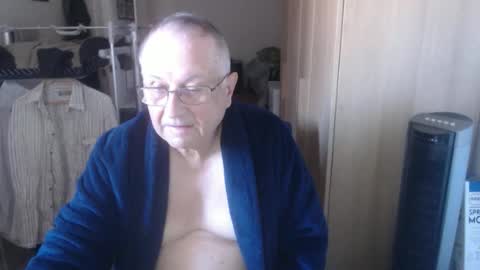 Snapshot of smoothmutton chatting on 10.25.25 smoothmutton online show from 10.25.25