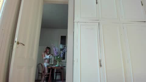   online show from 11.04.25