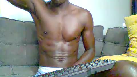 Snapshot of sneaky_link2 chatting on 11.08.25 papi online show from 11.08.25