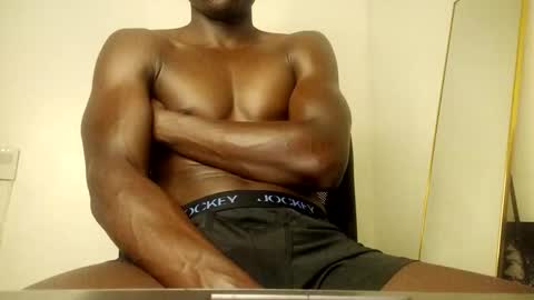 Snapshot of sneaky_link2 chatting on 11.18.25 papi online show from 11.18.25