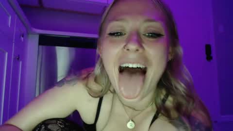 Snapshot of sneakyalicek chatting on 01.30.25 sneakyalicek online show from 01.30.25