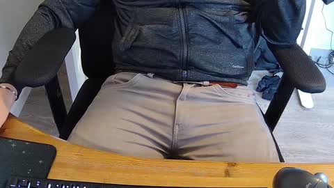 Snapshot of sneakybill82 chatting on 03.11.26 Sneakybill online show from 03.11.26