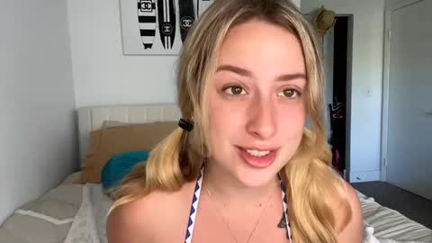 Snapshot of sneakysadie chatting on 02.28.25 Sneaky Sadie online show from 02.28.25