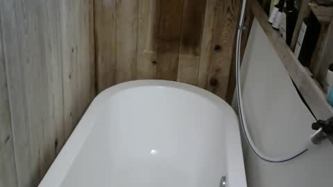 Snapshot of snizniz chatting on 12.18.25 snizniz online show from 12.18.25