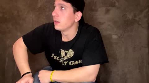 Snapshot of snoochiepoochies chatting on 02.03.25 Will Rex online show from 02.03.25