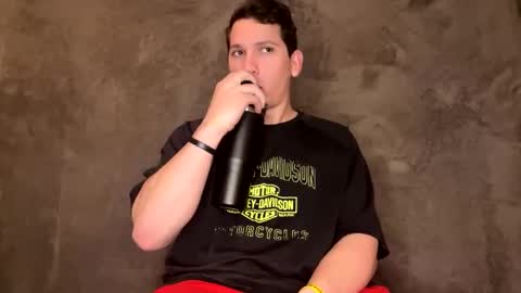 Snapshot of snoochiepoochies chatting on 02.04.25 Will Rex online show from 02.04.25