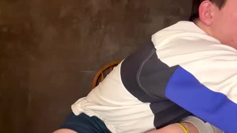 Snapshot of snoochiepoochies chatting on 02.05.25 Will Rex online show from 02.05.25