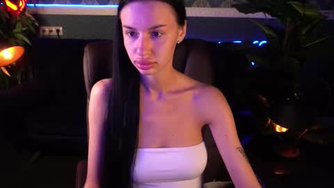 snow_whiteeex online show from 09.10.25