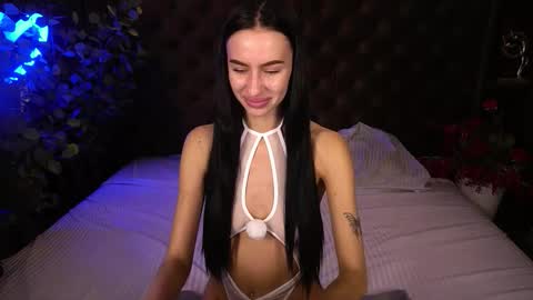 snow_whiteeex online show from 10.19.25