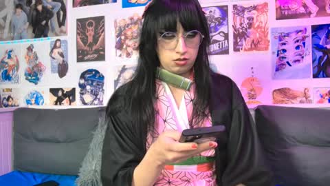 Snapshot of snowblack_ chatting on 09.25.25 Snow and Bubble online show from 09.25.25