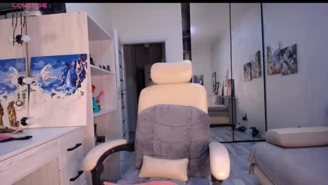 Snapshot of so_sexy_monna chatting on 05.31.26 Monna online show from 05.31.26