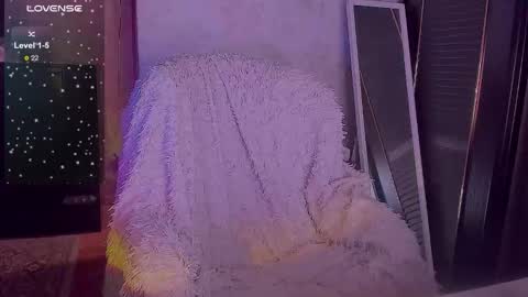  lady sofi green   online show from 12.19.25