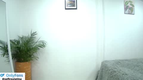 soffi_rousel_ online show from 02.25.25