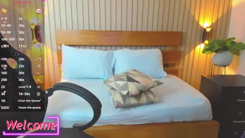 Snapshot of soffia_modre chatting on 12.05.24 Help me achieve 100 thumbs up online show from 12.05.24