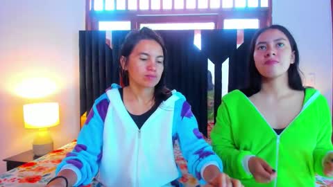 Snapshot of soffy_and_mia chatting on 10.18.25 soffy and mia online show from 10.18.25