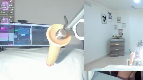 Snapshot of sofi__velez_ chatting on 10.11.25 Sofi online show from 10.11.25