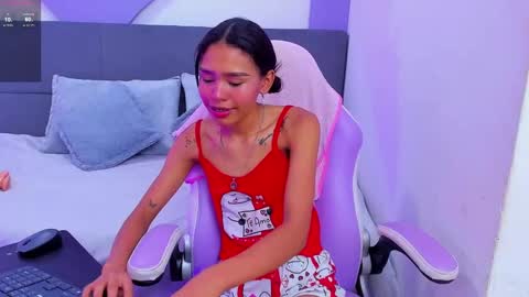 Snapshot of sofi_little2 chatting on 09.21.25 Sofia online show from 09.21.25