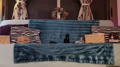 Sofi Mora online show from 12.24.24