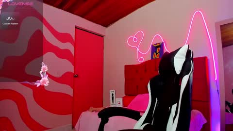 Snapshot of sofi_sweetcam21 chatting on 02.10.25 LAURA SOFIA online show from 02.10.25