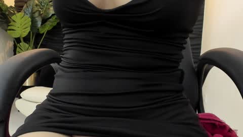 Snapshot of sofia44 chatting on 12.12.24 Skarlett online show from 12.12.24