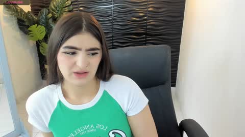 Snapshot of sofia44 chatting on 01.11.25 Skarlett online show from 01.11.25
