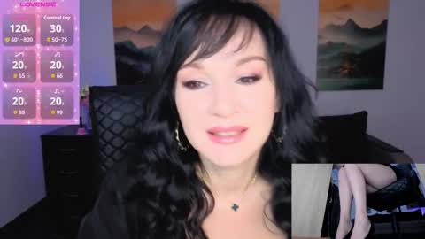 Snapshot of sofia_ford chatting on 10.17.25 Sofia online show from 10.17.25