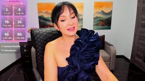 Snapshot of sofia_ford chatting on 10.24.25 Sofia online show from 10.24.25