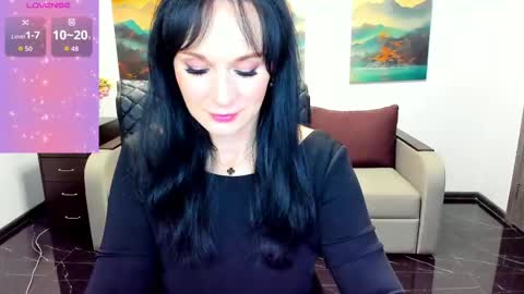 Snapshot of sofia_ford chatting on 11.17.25 Sofia online show from 11.17.25