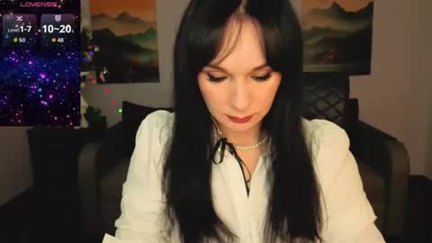 Snapshot of sofia_ford chatting on 12.17.25 Sofia online show from 12.17.25