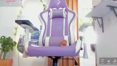 Snapshot of sofia_gold_ chatting on 12.21.25 sofia online show from 12.21.25