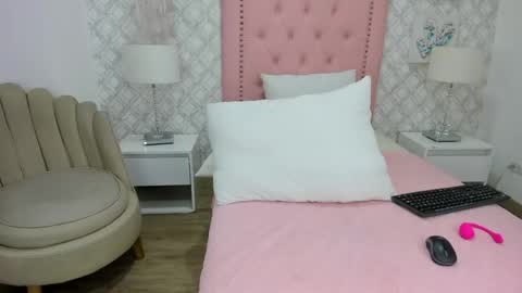 sofia_martinez9 online show from 05.05.26
