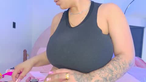 Snapshot of sofia_martinn chatting on 11.30.25 Sofia online show from 11.30.25