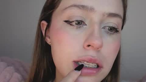 Snapshot of sofia_palacios_ chatting on 10.26.25 online show from 10.26.25