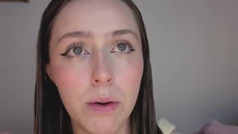 Snapshot of sofia_palacios_ chatting on 11.04.25 online show from 11.04.25