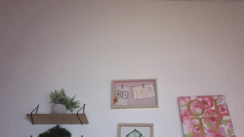 Snapshot of sofia_palacios_ chatting on 11.28.25 online show from 11.28.25