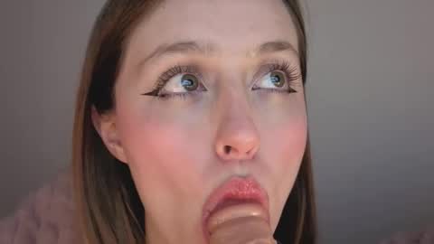 Snapshot of sofia_palacios_ chatting on 12.01.25 online show from 12.01.25