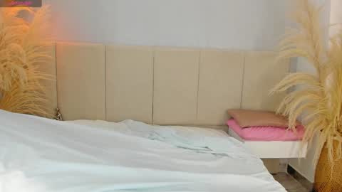 SOFIA PAMELA online show from 01.04.25