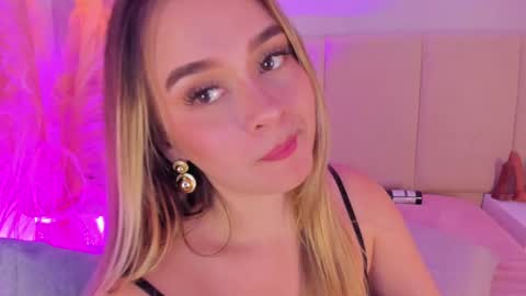 SOFIA PAMELA online show from 02.25.25