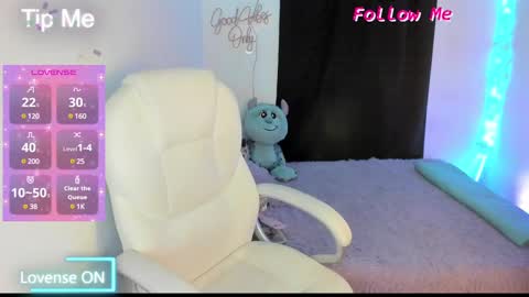 Sofia Thomson online show from 01.17.25