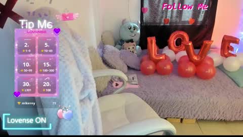 Sofia Thomson online show from 02.12.25