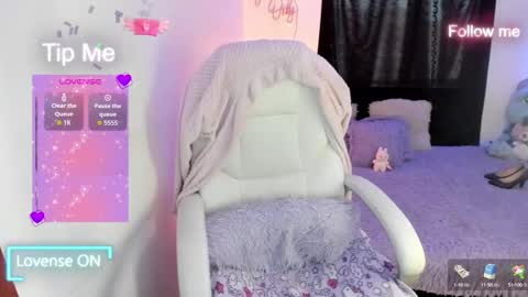 Sofia Thomson online show from 09.20.25