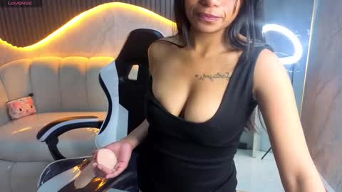 Snapshot of sofia_tx_ chatting on 12.17.25 Online 800 to 1400 online show from 12.17.25