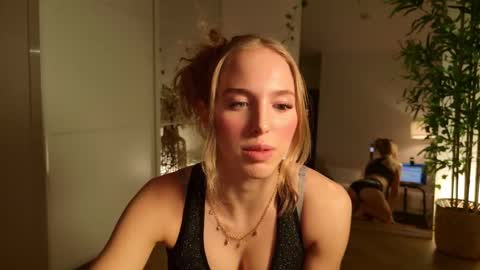 Snapshot of sofiaaaxoxoxo chatting on 11.24.25 Sofia online show from 11.24.25