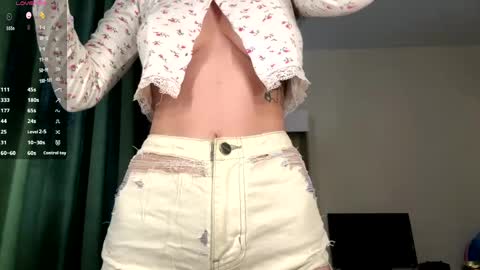 Hi My name is Sofia Welcome to my room Please thumbs up - its important online show from 06.05.26